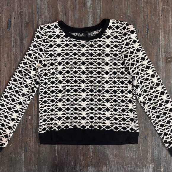 Forever 21 Black and White Geometric Crew Neck Sweater - Picture 1 of 8